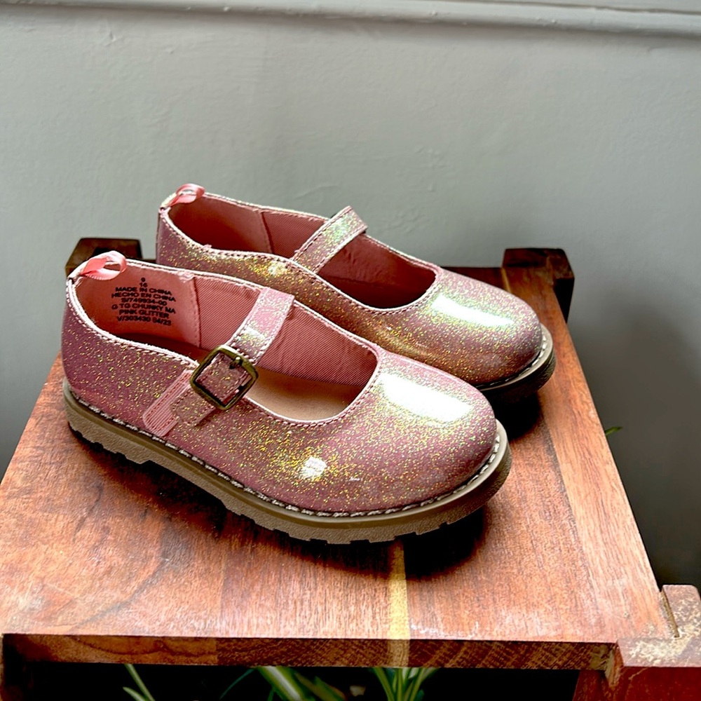 Old navy Velcro buckle shoes size 9.  Never worn